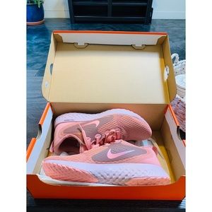 SOLD New Rose Gold Nike Reacts 8.5